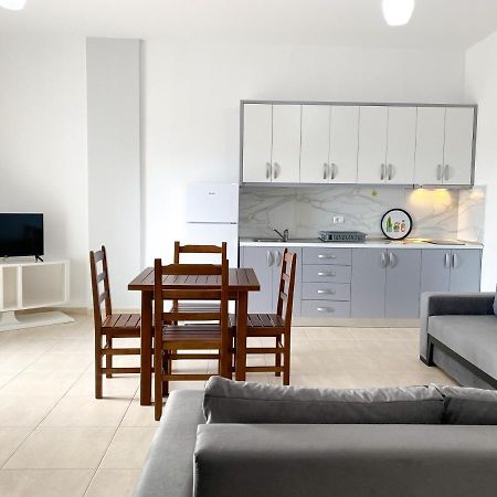 Family Apartments Himara ภายนอก รูปภาพ