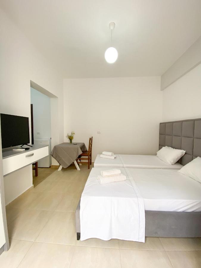 Family Apartments Himara ภายนอก รูปภาพ