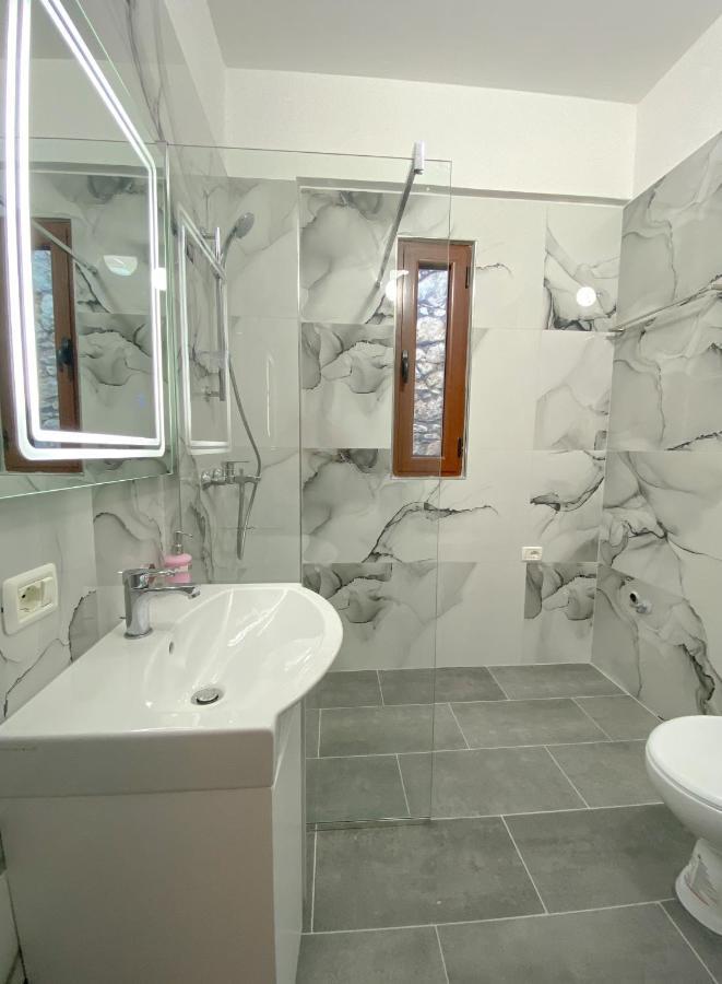 Family Apartments Himara ภายนอก รูปภาพ