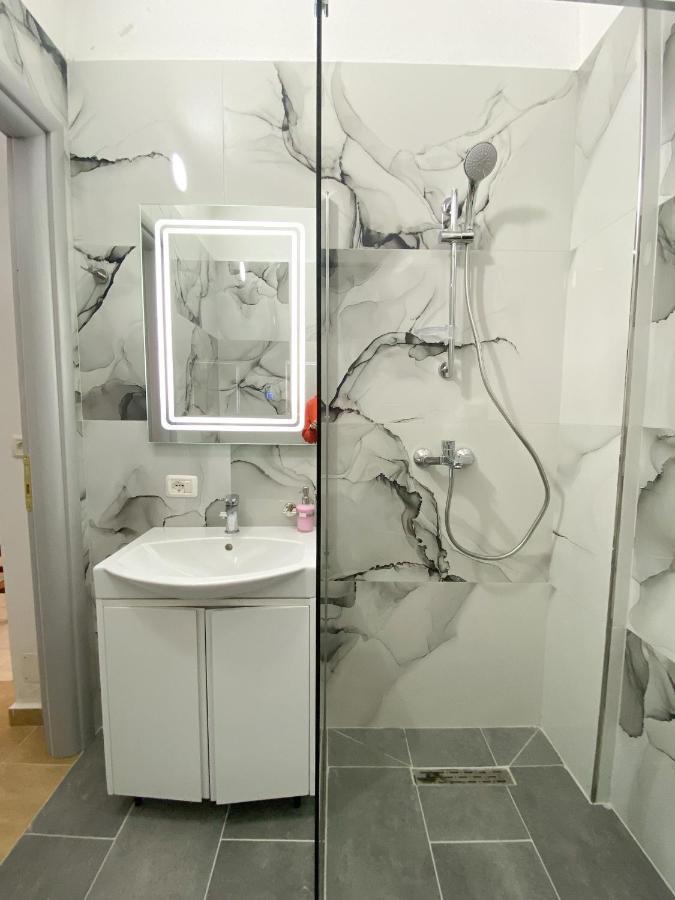 Family Apartments Himara ภายนอก รูปภาพ