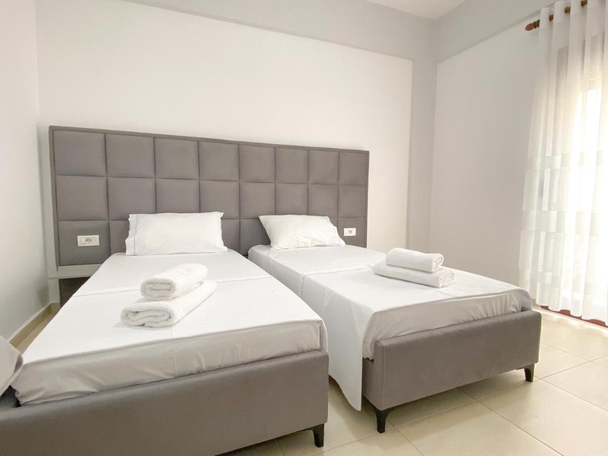 Family Apartments Himara ภายนอก รูปภาพ
