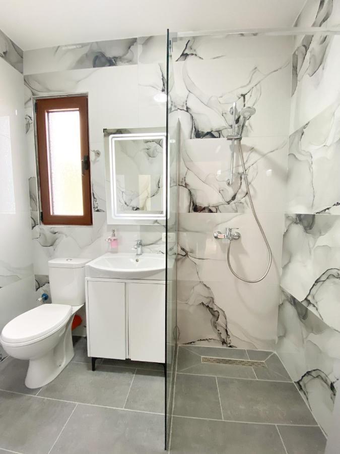 Family Apartments Himara ภายนอก รูปภาพ